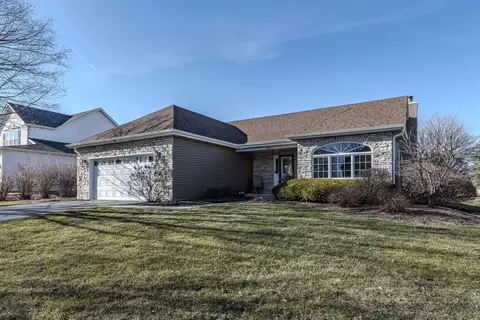 688 Westlake Dr, Elburn, IL 60119