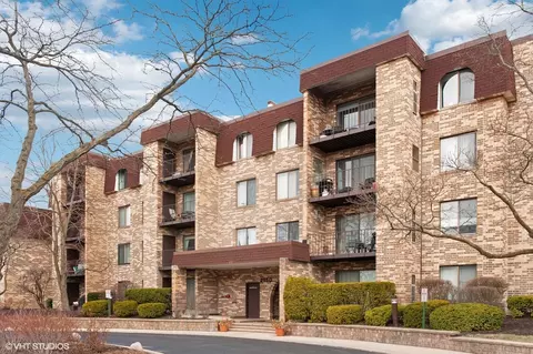 2150 Valencia Dr #306, Northbrook, IL 60062