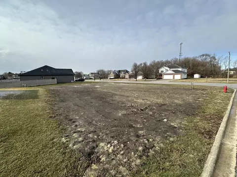 211 Wesley Dr, Peotone, IL 60468
