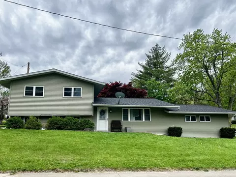 72 Edgelea Dr, Clinton, IL 61727