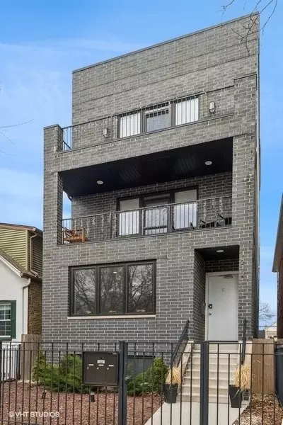 2150 W Foster Ave #1, Chicago, IL 60625
