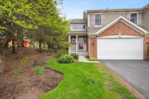 202 Madison Dr, Streamwood, IL 60107