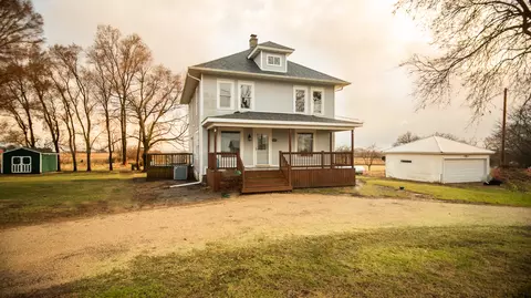874 N 39th Rd, Mendota, IL 61342