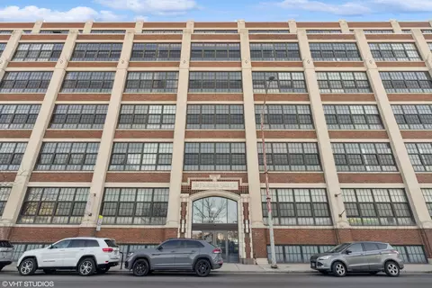 3963 W Belmont Ave #229, Chicago, IL 60618