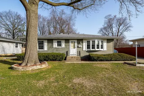 305 Hillside Pl, North Aurora, IL 60542