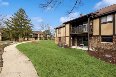 Exterior - 840 Sheldon Ct #A, Wheaton, IL 60187 photo 4 of 4
