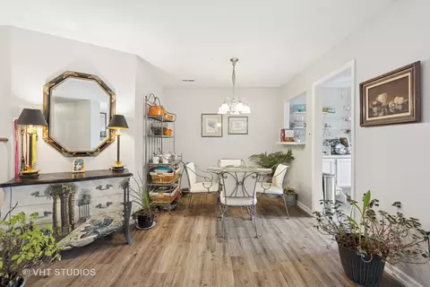 Dining - 840 Sheldon Ct #A, Wheaton, IL 60187 photo 1 of 2