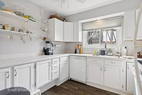 Kitchen - 840 Sheldon Ct #A, Wheaton, IL 60187 photo 1 of 2