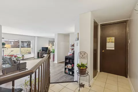 Entry Way - 840 Sheldon Ct #A, Wheaton, IL 60187 photo 1 of 1