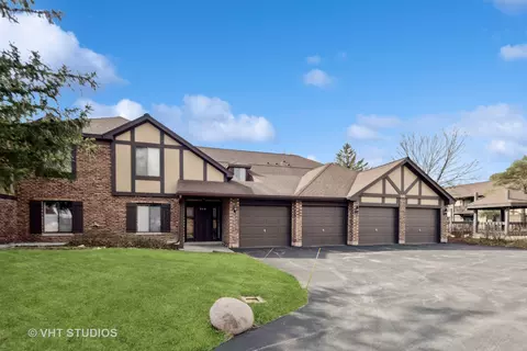 Exterior - 840 Sheldon Ct #A, Wheaton, IL 60187 photo 2 of 4