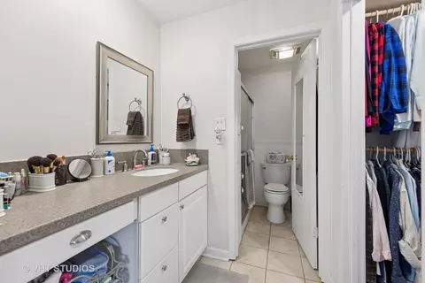 Bath - 840 Sheldon Ct #A, Wheaton, IL 60187 photo 2 of 2