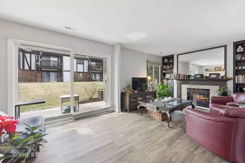 Living - 840 Sheldon Ct #A, Wheaton, IL 60187 photo 1 of 3