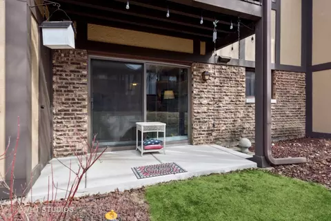 Exterior - 840 Sheldon Ct #A, Wheaton, IL 60187 photo 3 of 4