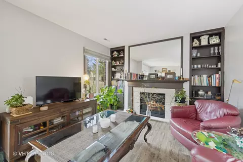 Living - 840 Sheldon Ct #A, Wheaton, IL 60187 photo 2 of 3