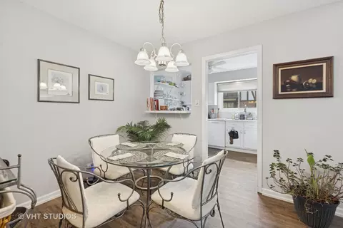 Dining - 840 Sheldon Ct #A, Wheaton, IL 60187 photo 2 of 2