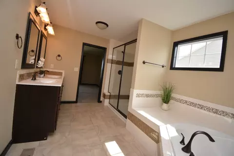 Bath - 1204 Ledgestone Dr, Normal, IL 61761 photo 2 of 8