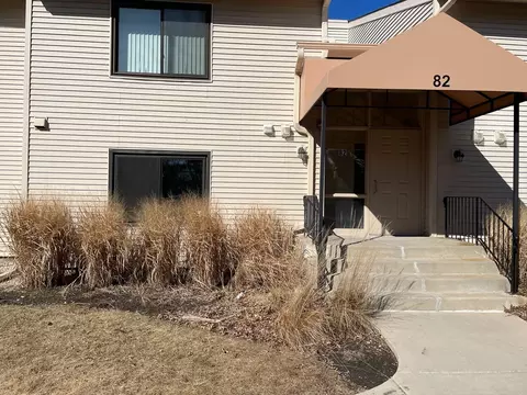 82 Commonwealth Ct #1, Vernon Hills, IL 60061