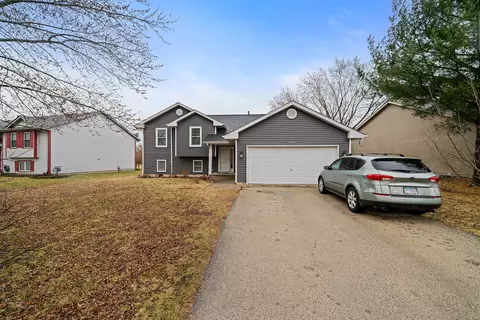 244 Briar Cliff St SW, Poplar Grove, IL 61065