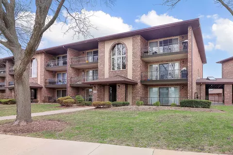 7525 Sheridan Dr #1F, Willowbrook, IL 60527