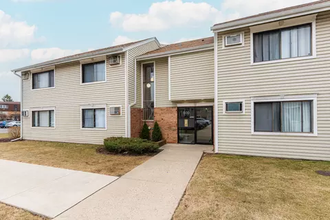 600 Bayside Dr #2, Palatine, IL 60074