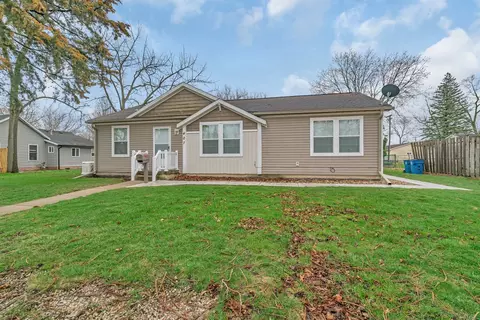 407 E James St, Dwight, IL 60420 photo 2