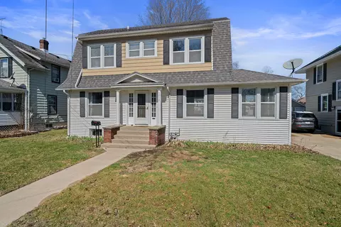 Exterior - 1013 W 3rd St, Dixon, IL 61021 photo 6 of 6