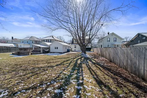 Exterior - 1013 W 3rd St, Dixon, IL 61021 photo 2 of 6