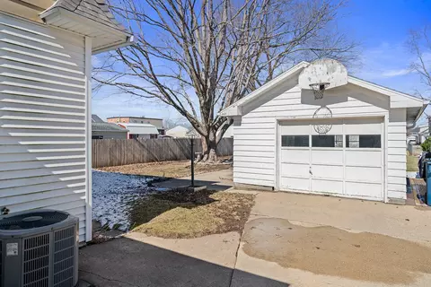 Exterior - 1013 W 3rd St, Dixon, IL 61021 photo 3 of 6