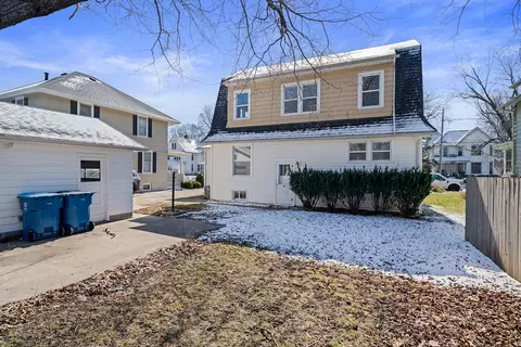Exterior - 1013 W 3rd St, Dixon, IL 61021 photo 5 of 6