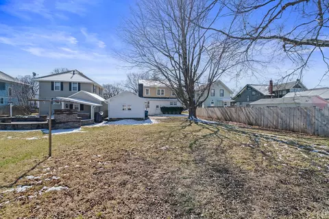 Exterior - 1013 W 3rd St, Dixon, IL 61021 photo 4 of 6