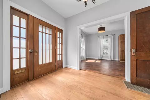 Entry Way - 1013 W 3rd St, Dixon, IL 61021 photo 3 of 7