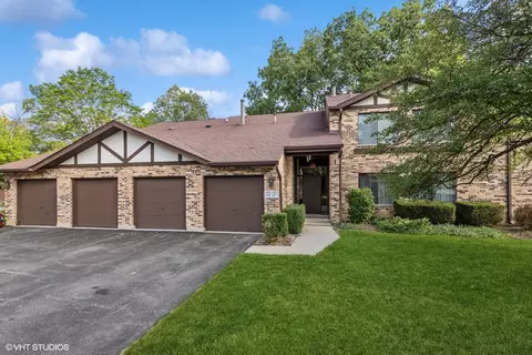6253 Trinity Dr #1-B, Lisle, IL 60532