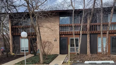5929 Meadow Dr, Lisle, IL 60532