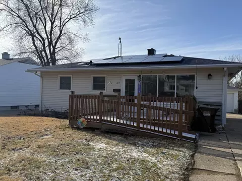 1017 W Langdon Pl, Freeport, IL 61032