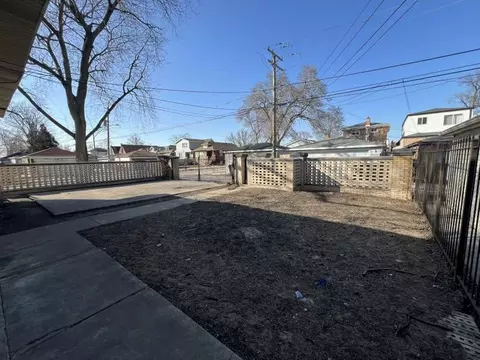 Exterior - Undisclosed, Chicago, IL 60619 photo 6 of 8