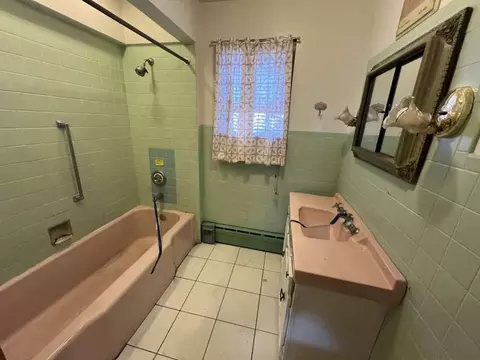 Bath - Undisclosed, Chicago, IL 60619 photo 3 of 6
