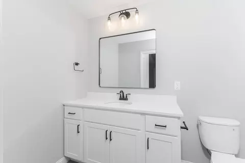 Bath - 14 Misty Ln, Bloomington, IL 61705 photo 2 of 3