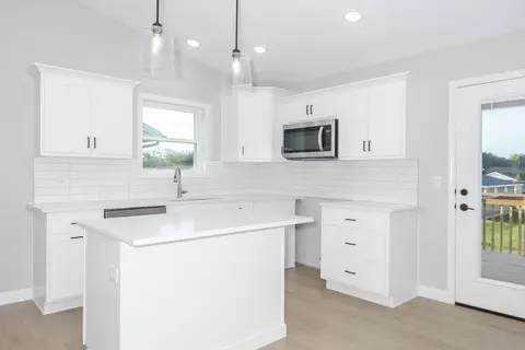Kitchen - 14 Misty Ln, Bloomington, IL 61705 photo 2 of 4