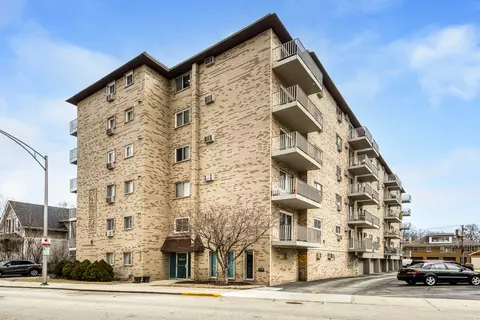 300 Circle Ave #4K, Forest Park, IL 60130