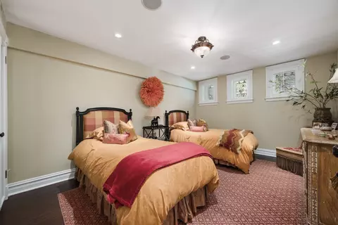 63 Elm St, Chicago, IL 60611 photo 28