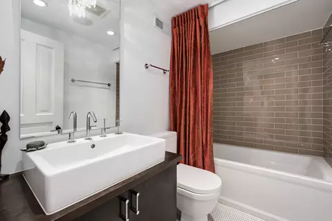 63 Elm St, Chicago, IL 60611 photo 29