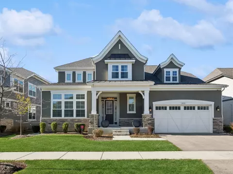 2830 Parkside Cir, Glenview, IL 60026