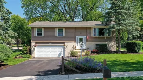 602 S Vista Dr, Algonquin, IL 60102