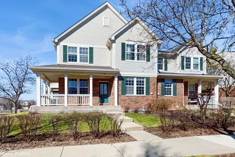 670 W Natalie Ln, Addison, IL 60101