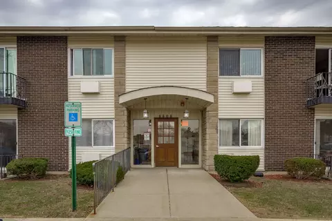 8808 N Leslie Ln #2G, Des Plaines, IL 60016