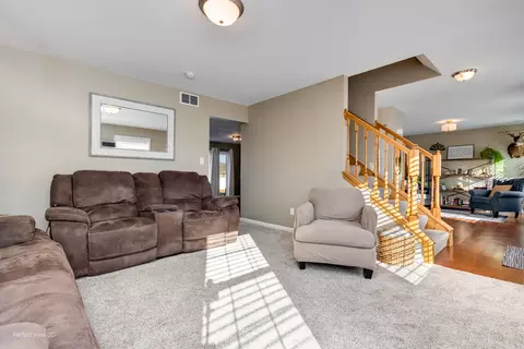 Living - 1836 Periwinkle Dr, Morris, IL 60450 photo 1 of 1