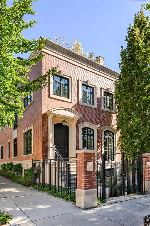 2525 N Greenview Ave, Chicago, IL 60614