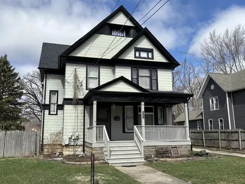 215 W Perry St, Belvidere, IL 61008