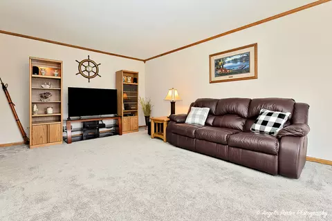4208 Florence Dr, Johnsburg, IL 60051 photo 6