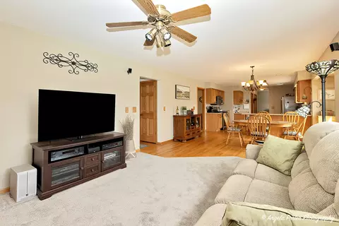 4208 Florence Dr, Johnsburg, IL 60051 photo 9